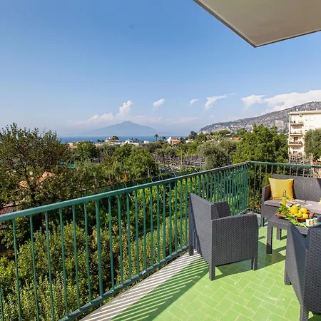 Lush Apartment With Pool In Sorrento *