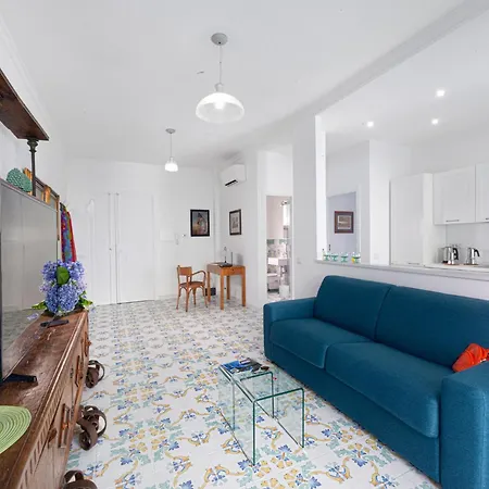 Lush With Pool In Apartment *